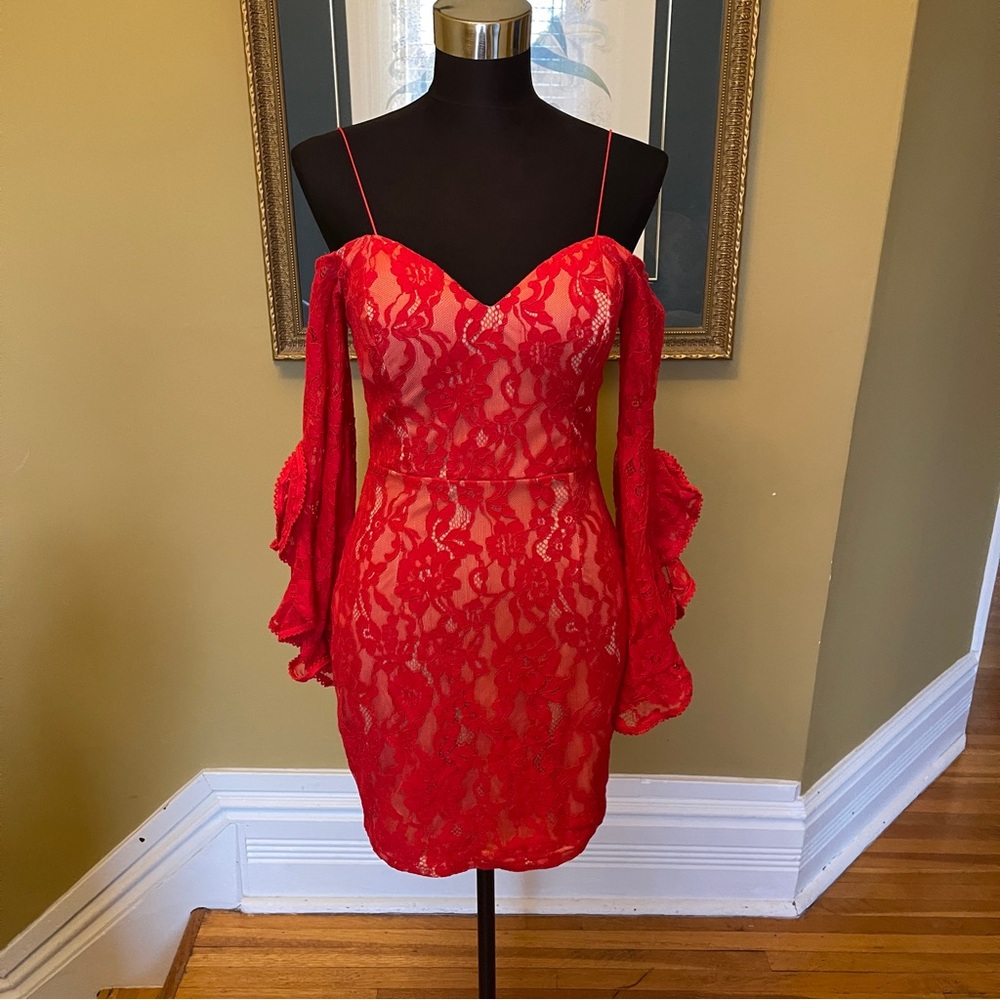 Entry Red Bodycon Dress Sweetheart Neckline Bell Sleeves